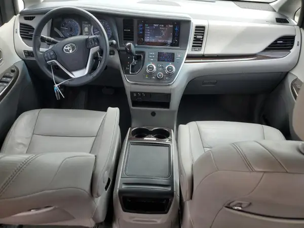 5TDYZ3DC6HS819621 2017 TOYOTA SIENNA - Image 8