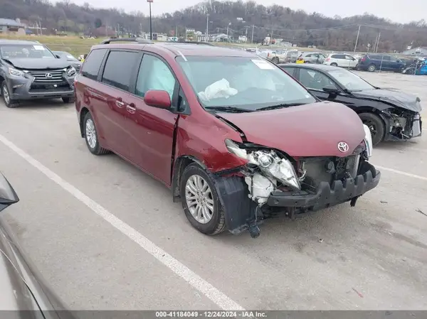 5TDYZ3DC6HS820641 2017 TOYOTA SIENNA - Image 1