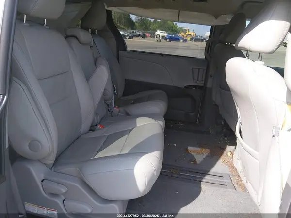 5TDYZ3DC6HS821207 2017 TOYOTA SIENNA - Image 8