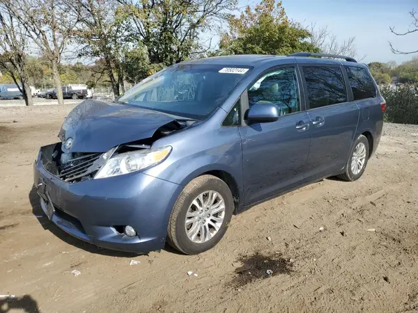 5TDYZ3DC6HS824687 2017 TOYOTA SIENNA - Image 1