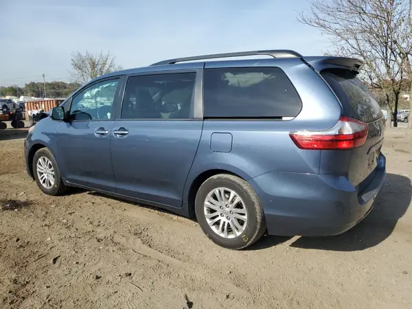5TDYZ3DC6HS824687 2017 TOYOTA SIENNA - Image 2