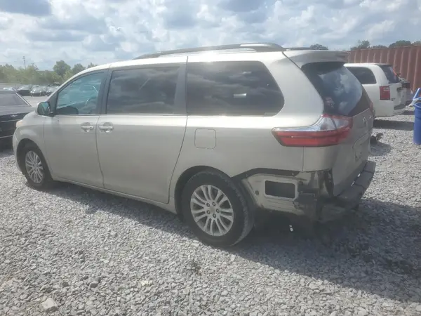 5TDYZ3DC6HS825967 2017 TOYOTA SIENNA - Image 2