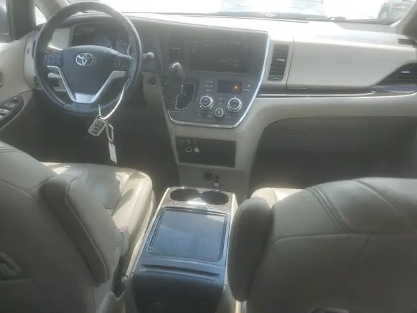 5TDYZ3DC6HS825967 2017 TOYOTA SIENNA - Image 8