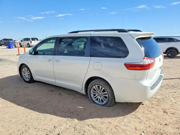 5TDYZ3DC6HS826536 2017 TOYOTA SIENNA - Image 2