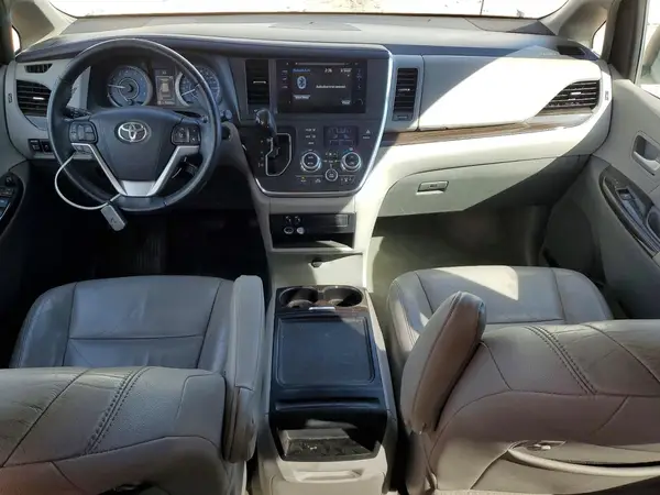 5TDYZ3DC6HS826536 2017 TOYOTA SIENNA - Image 8
