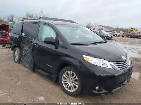 5TDYZ3DC6HS826682 2017 TOYOTA SIENNA - Image 1