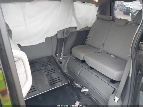 5TDYZ3DC6HS826682 2017 TOYOTA SIENNA - Image 8