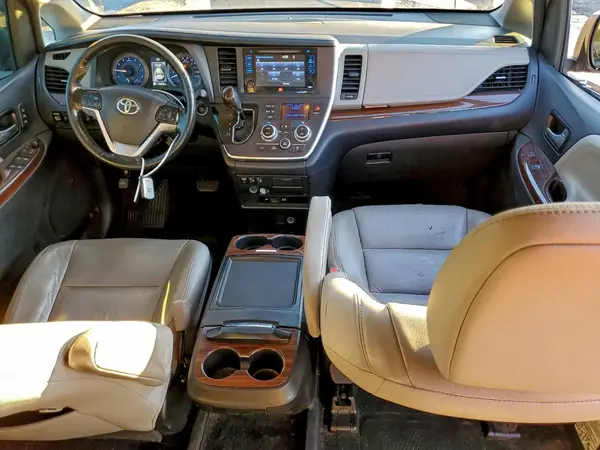 5TDYZ3DC6HS828593 2017 TOYOTA SIENNA - Image 8