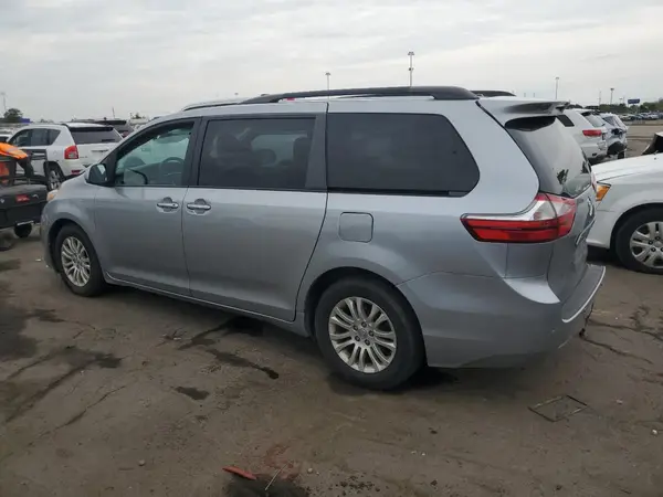 5TDYZ3DC6HS836547 2017 TOYOTA SIENNA - Image 2