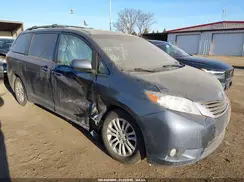 5TDYZ3DC6HS841439 2017 TOYOTA SIENNA