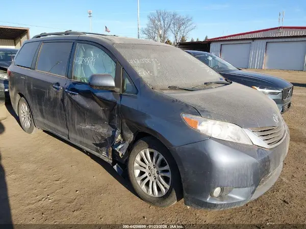 5TDYZ3DC6HS841439 2017 TOYOTA SIENNA