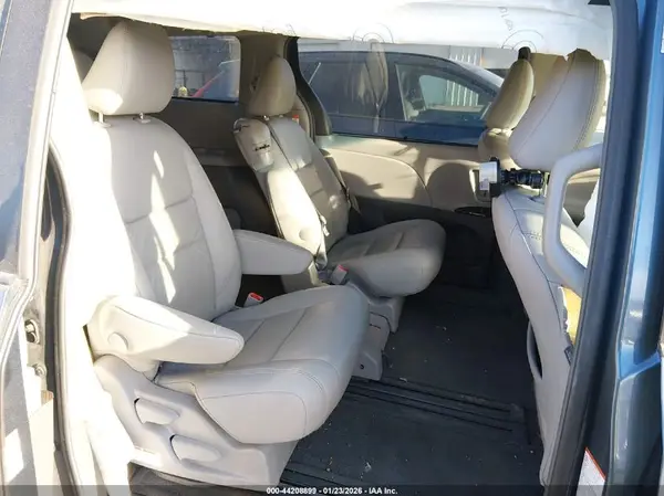 5TDYZ3DC6HS841439 2017 TOYOTA SIENNA - Image 8