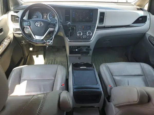 5TDYZ3DC6HS852571 2017 TOYOTA SIENNA - Image 8