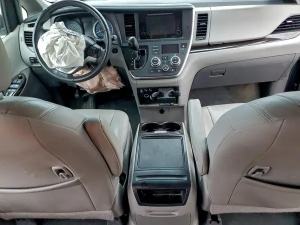 5TDYZ3DC6HS860394 2017 TOYOTA SIENNA - Image 8