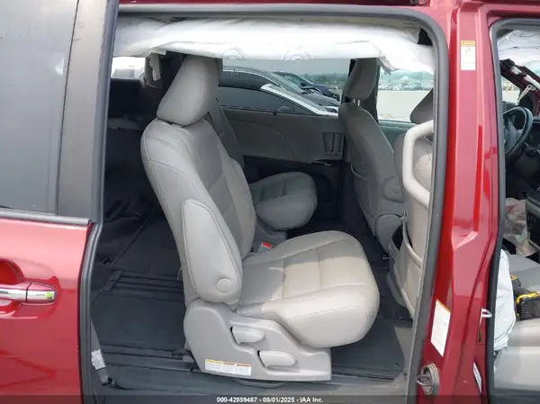 5TDYZ3DC6HS861335 2017 TOYOTA SIENNA - Image 8