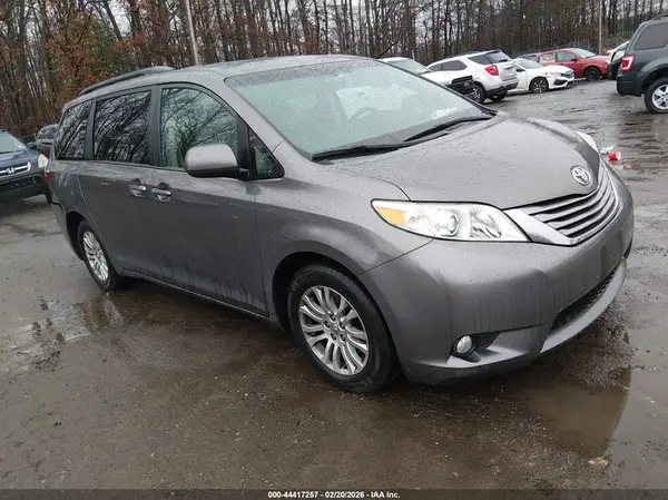 5TDYZ3DC6HS861626 2017 TOYOTA SIENNA - Image 1