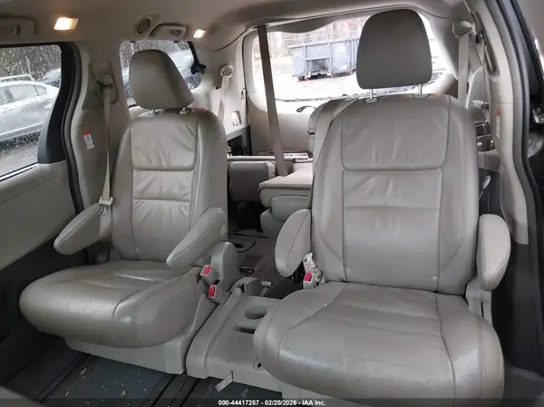 5TDYZ3DC6HS861626 2017 TOYOTA SIENNA - Image 8