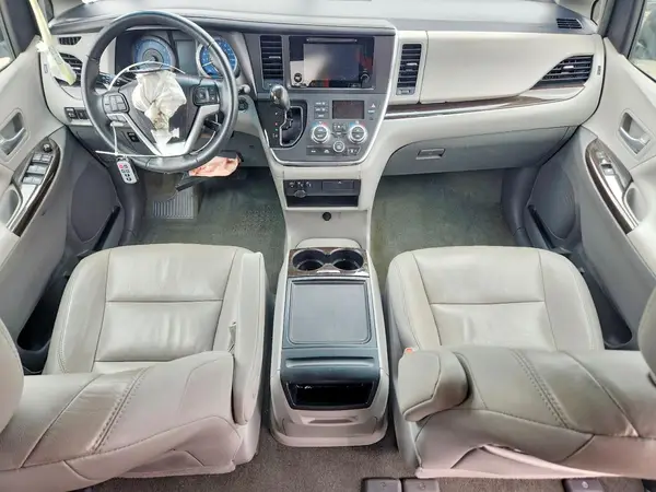 5TDYZ3DC6HS861934 2017 TOYOTA SIENNA - Image 8