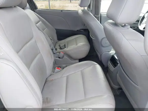 5TDYZ3DC6HS862971 2017 TOYOTA SIENNA - Image 8