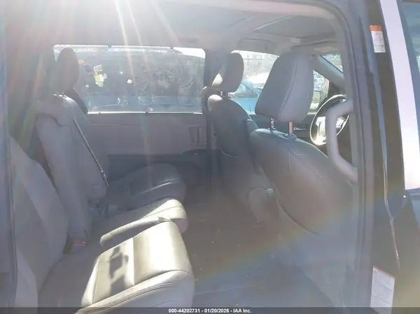 5TDYZ3DC6HS870018 2017 TOYOTA SIENNA - Image 8