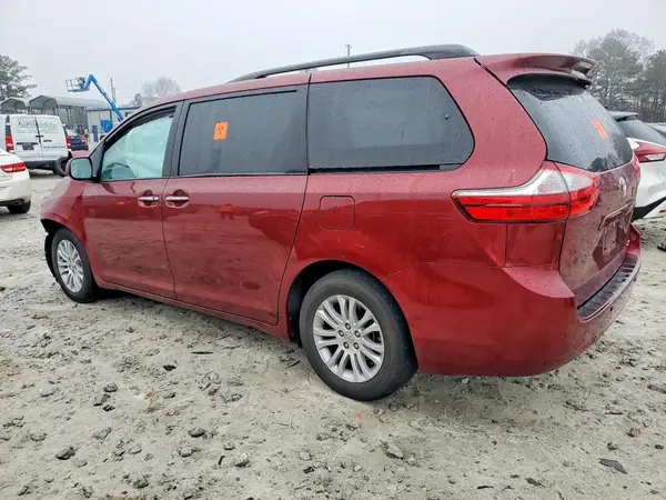 5TDYZ3DC6HS870889 2017 TOYOTA SIENNA - Image 2