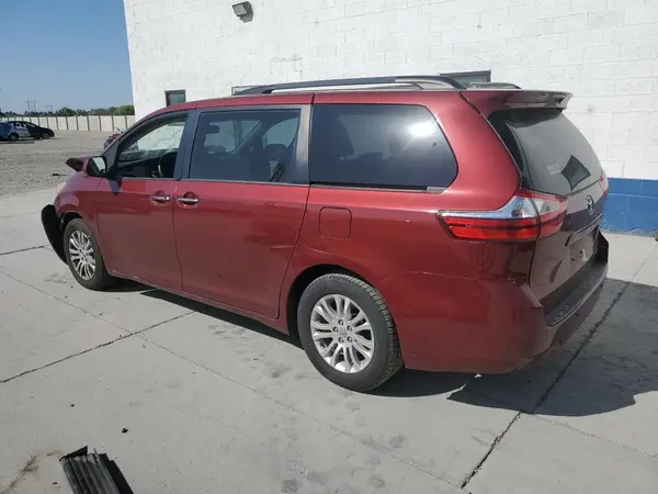 5TDYZ3DC6HS871380 2017 TOYOTA SIENNA - Image 2