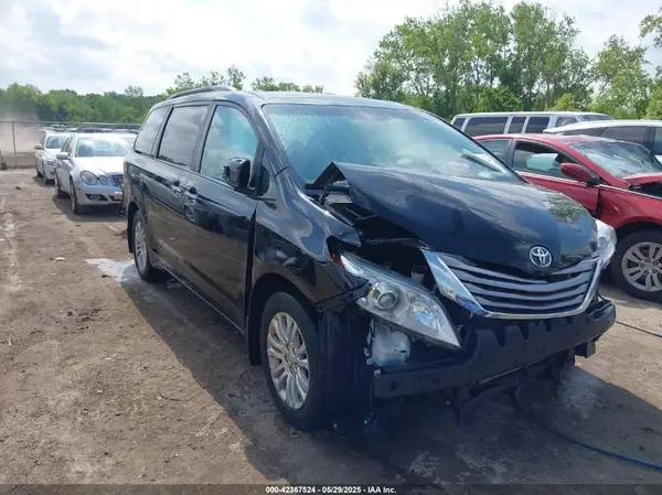 5TDYZ3DC6HS875509 2017 TOYOTA SIENNA - Image 1