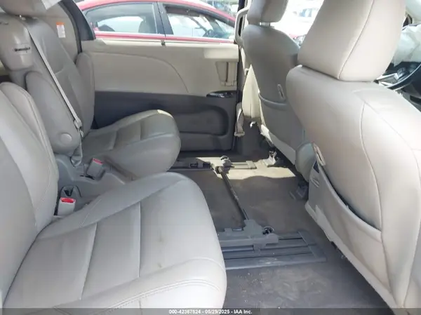 5TDYZ3DC6HS875509 2017 TOYOTA SIENNA - Image 8