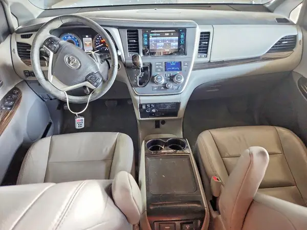 5TDYZ3DC6HS876403 2017 TOYOTA SIENNA - Image 8