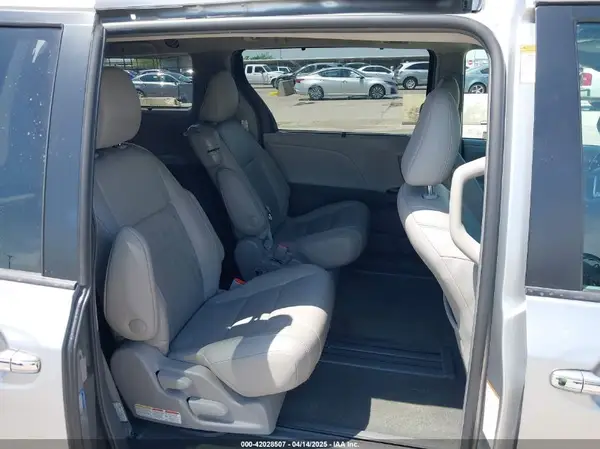 5TDYZ3DC6HS877339 2017 TOYOTA SIENNA - Image 8