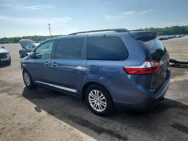 5TDYZ3DC6HS885991 2017 TOYOTA SIENNA - Image 2