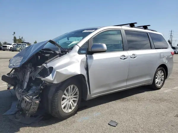 5TDYZ3DC6HS889040 2017 TOYOTA SIENNA - Image 1