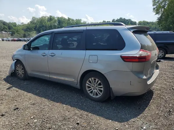 5TDYZ3DC6HS891810 2017 TOYOTA SIENNA - Image 2