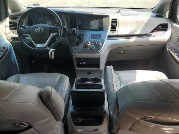 5TDYZ3DC6HS891810 2017 TOYOTA SIENNA - Image 8