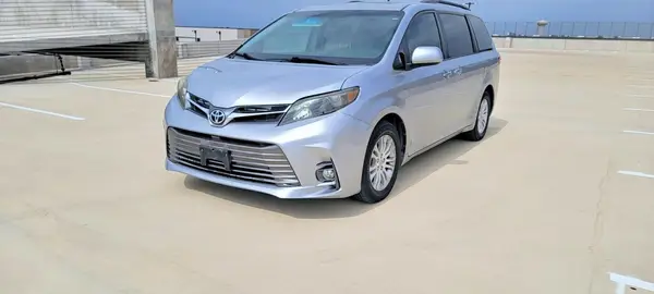 5TDYZ3DC6HS897302 2017 TOYOTA SIENNA - Image 2