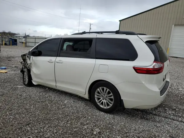 5TDYZ3DC6HS900134 2017 TOYOTA SIENNA - Image 2