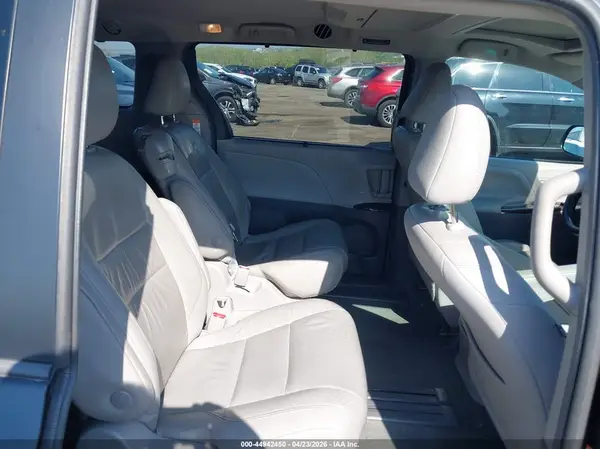 5TDYZ3DC6JS902990 2018 TOYOTA SIENNA - Image 8