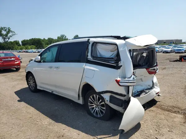 5TDYZ3DC6JS905355 2018 TOYOTA SIENNA - Image 2