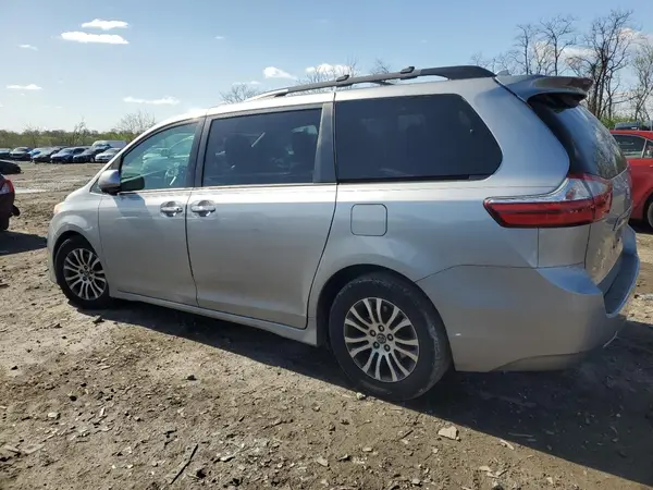 5TDYZ3DC6JS908241 2018 TOYOTA SIENNA - Image 2