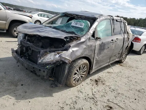 5TDYZ3DC6JS912631 2018 TOYOTA SIENNA - Image 1