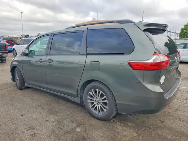 5TDYZ3DC6JS913228 2018 TOYOTA SIENNA - Image 2