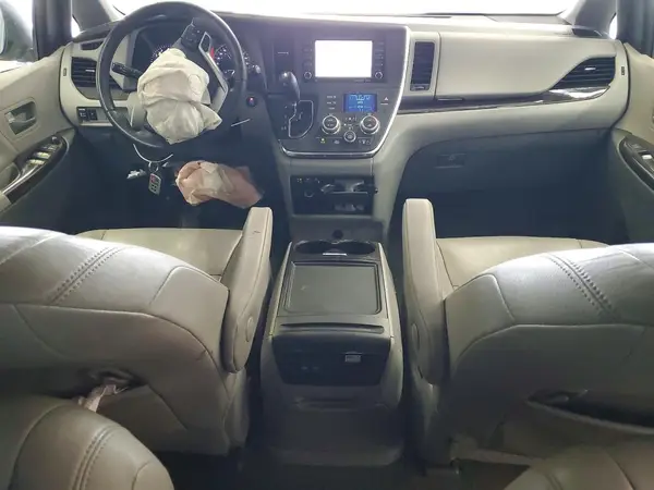 5TDYZ3DC6JS913956 2018 TOYOTA SIENNA - Image 8