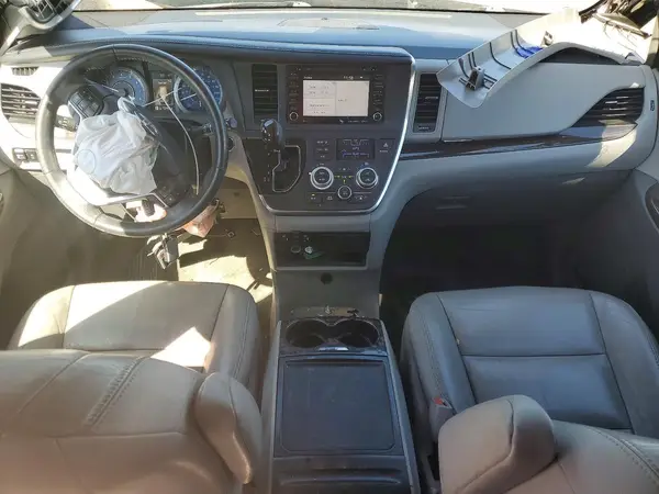 5TDYZ3DC6JS915321 2018 TOYOTA SIENNA - Image 8
