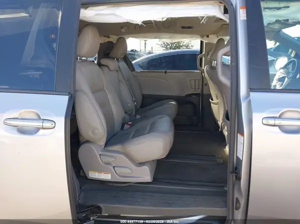5TDYZ3DC6JS917750 2018 TOYOTA SIENNA - Image 8