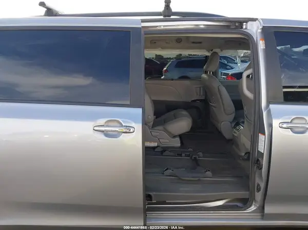 5TDYZ3DC6JS918770 2018 TOYOTA SIENNA - Image 8
