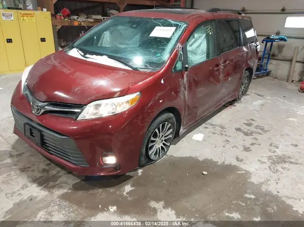5TDYZ3DC6JS920230 2018 TOYOTA SIENNA - Image 2