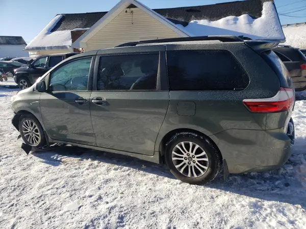 5TDYZ3DC6JS920955 2018 TOYOTA SIENNA - Image 2
