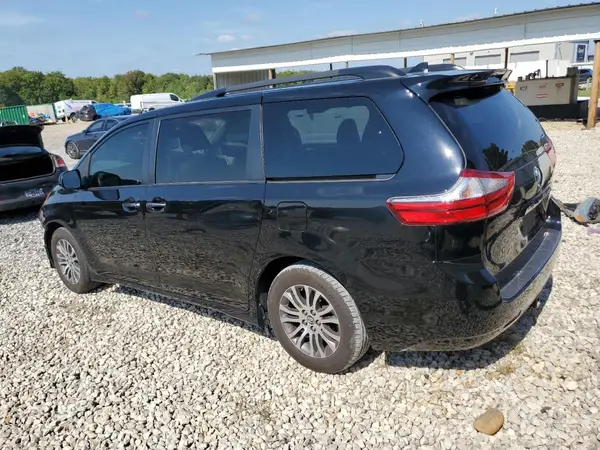 5TDYZ3DC6JS923578 2018 TOYOTA SIENNA - Image 2