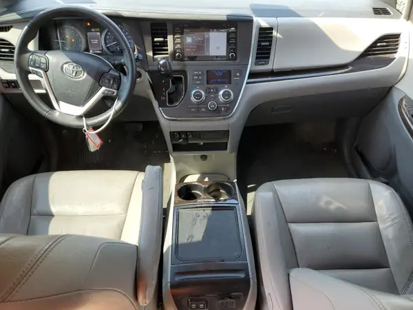 5TDYZ3DC6JS923578 2018 TOYOTA SIENNA - Image 8