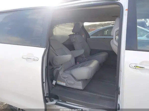 5TDYZ3DC6JS926271 2018 TOYOTA SIENNA - Image 8